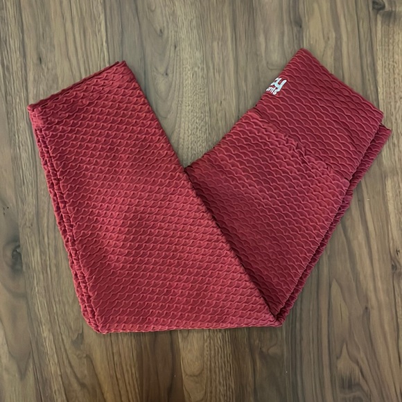 Booty by Brabants Croco Skin Cropped Legging, One Size, Merlot - Picture 4 of 7